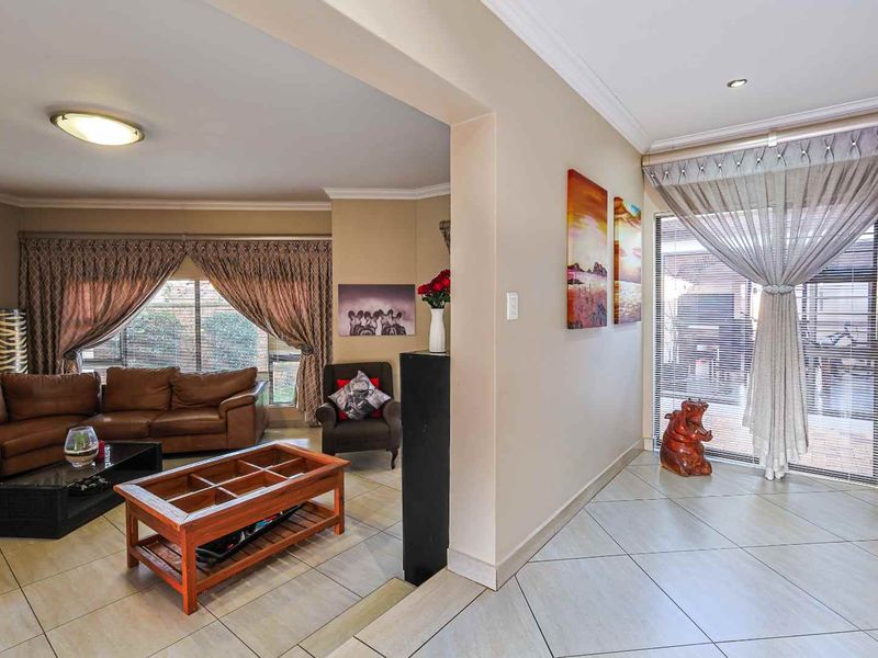 Modern Single-Storey Family Living with Indoor Braai & Flatlet in The Wilds Estate - Photo 6