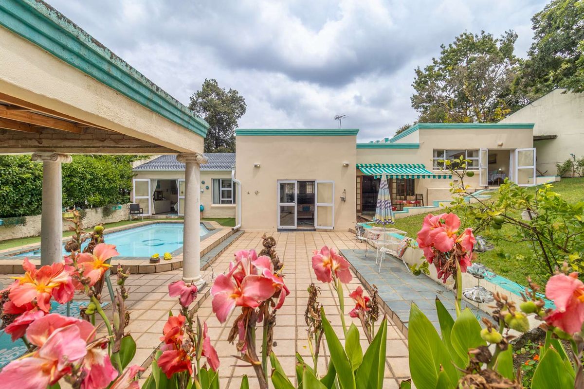 Charming Spacious Solid Family Home in Randpark Ridge - Photo 3