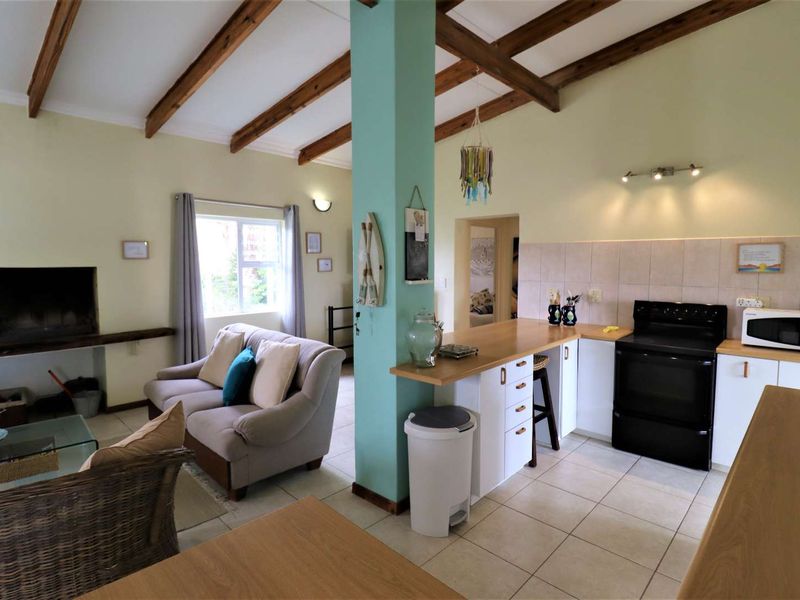 Spacious 5-Bedroom Double-Storey Family Home with Sea Views and Outdoor Bedroom in Quiet Swakopmund Coastal Area - Photo 7