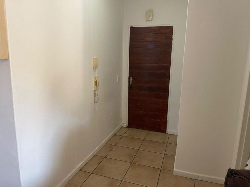 Beautiful 3 bedroom and 2 bathroom in Sunbird Estate - Photo 8