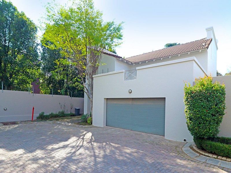 Stylish 3 Bedroom Townhouse with Pool in Sought After Waverley Gate - Photo 2