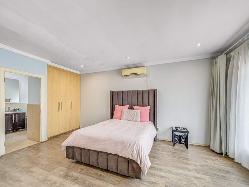 Charming Home in Secure Estate - Photo 2