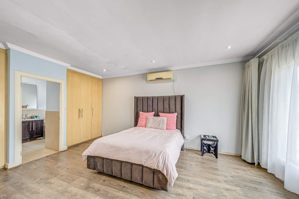 Charming Home in Secure Estate - Photo 2