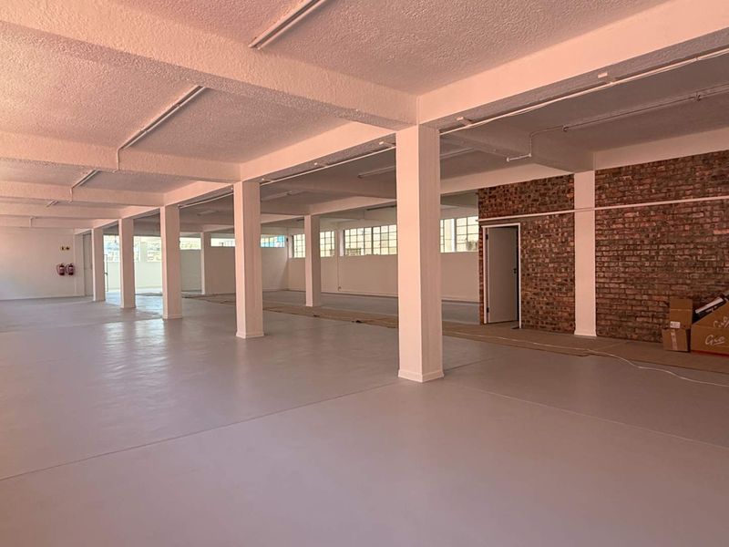 500m2 first floor unit ideal for fitness tenant to let - Photo 8