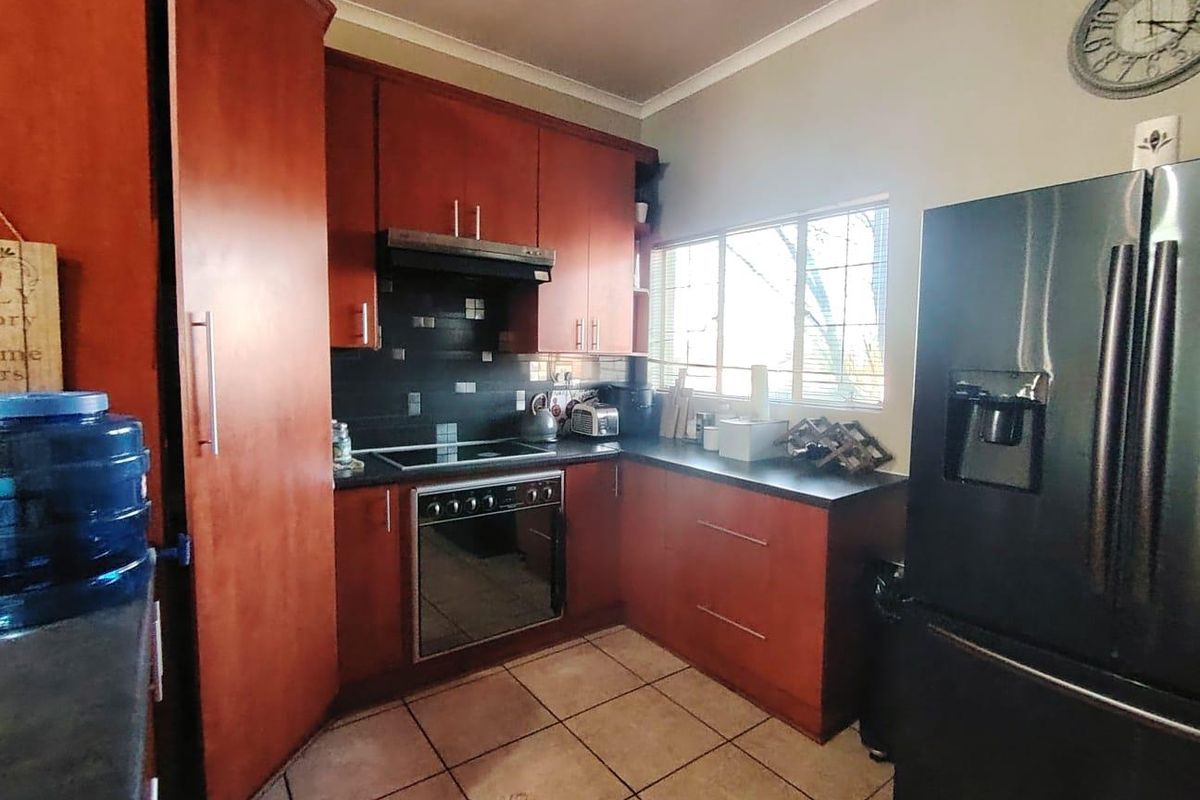 "Balcony Views & Easy Living in Prime Location!" - Photo 5