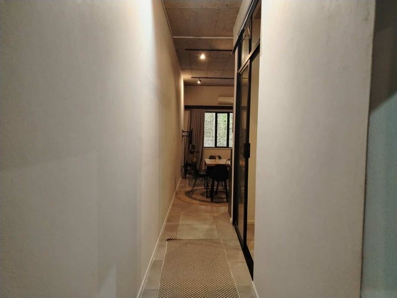 Stylish 1-Bedroom Apartment in the Prestigious Black Brick Building, Sandton - Photo 5