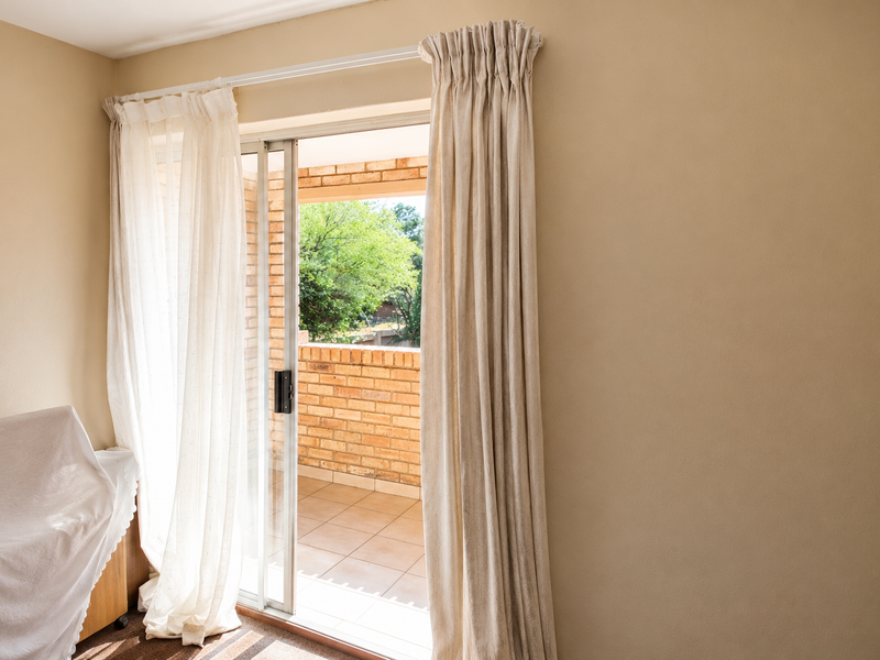 Spacious 2-Bedroom Apartment for Sale in Wilro Park, Roodepoort - Photo 8