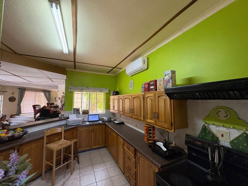 Large Plot - 3 Bedroom House - Plus Flat - Space - Garden & Pool - Photo 4