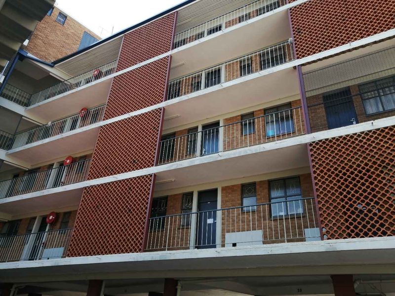 BACHELOR FLAT TO RENT - Photo 4