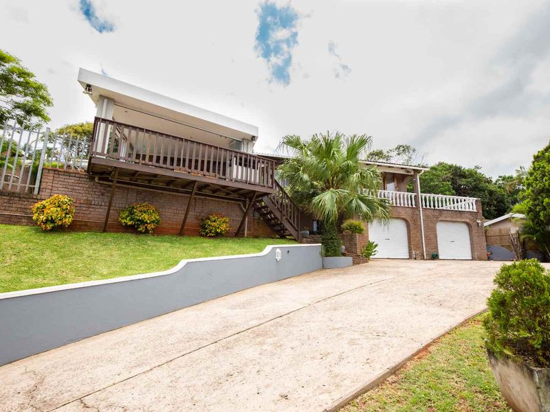 Immaculate elevated 3 bedroom home with stunning inland views - Photo 2