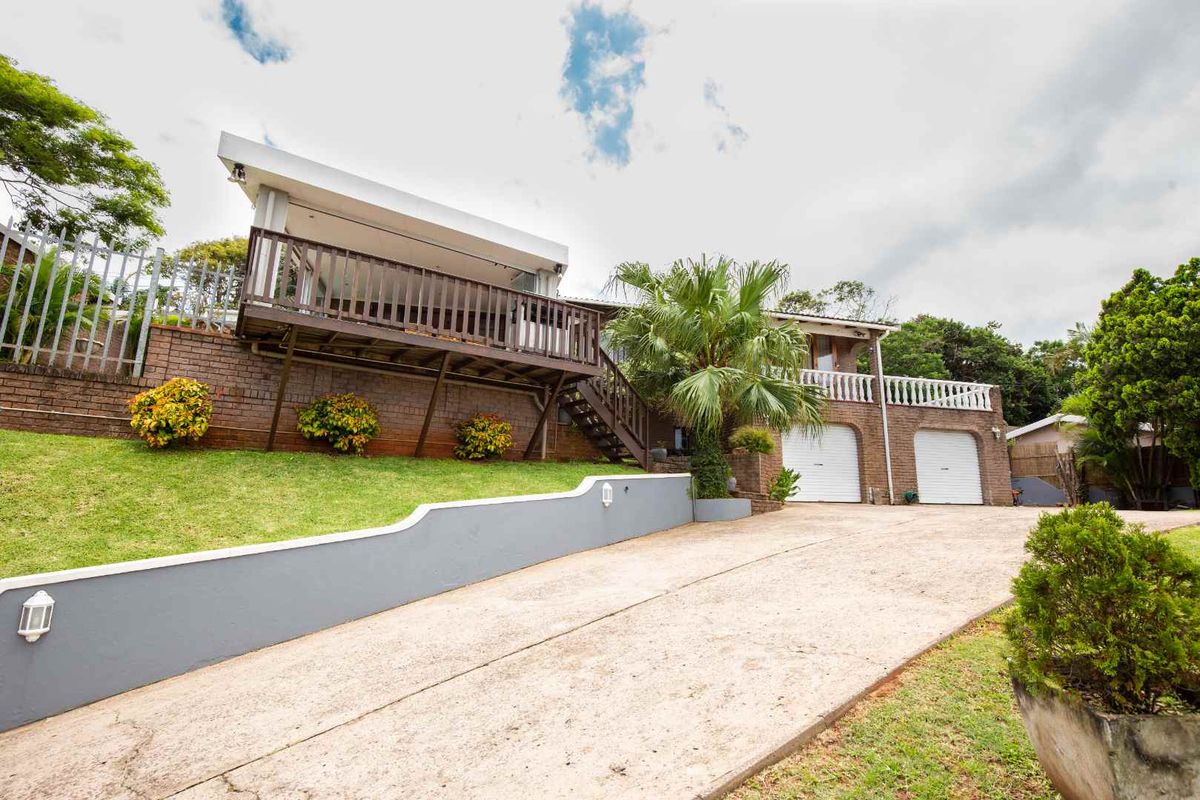 Immaculate elevated 3 bedroom home with stunning inland views - Photo 2