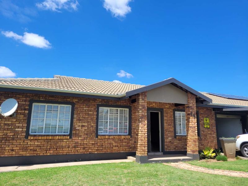 SECURE AND SPACIOUS - INVESTORS DREAM! - Photo 2