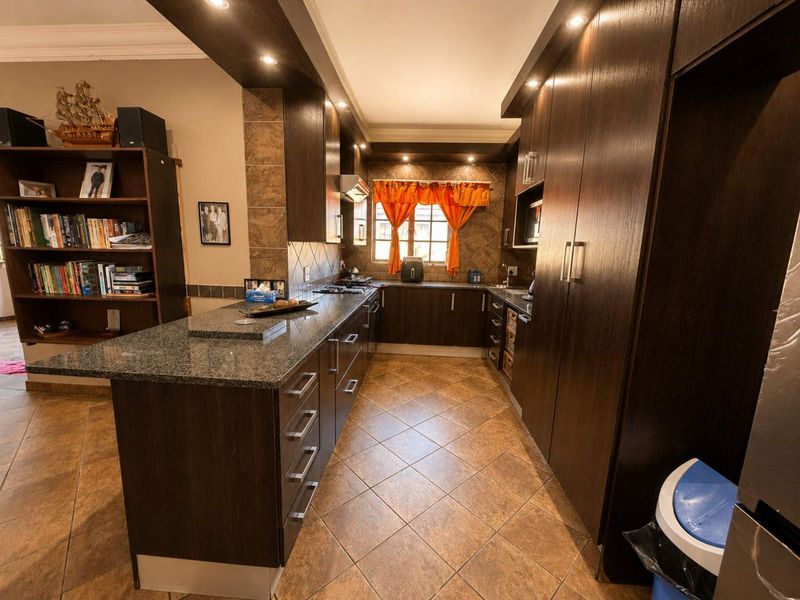 Where Sophisticated Family Living Meets Effortless Entertaining - Photo 10
