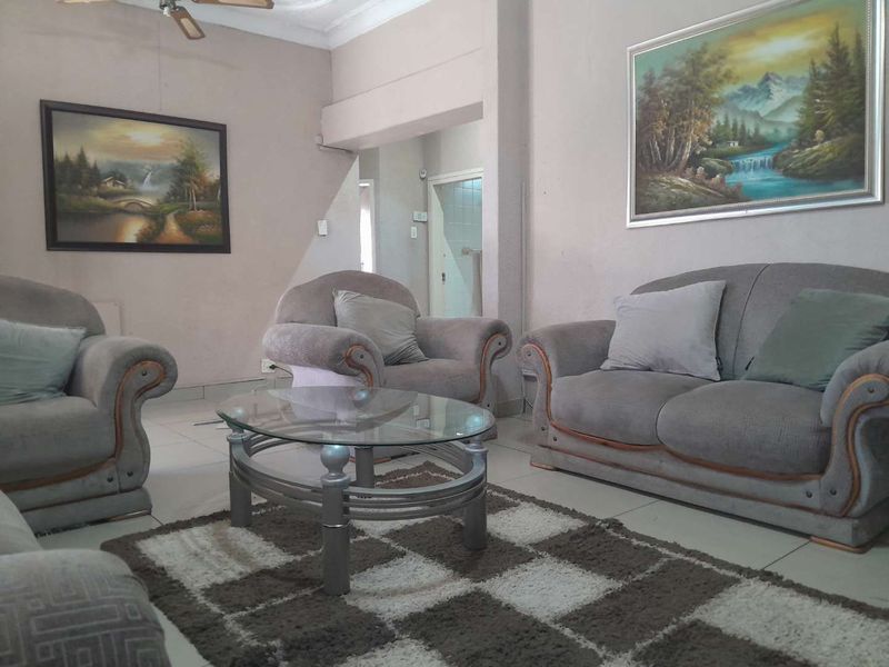 3 Bedroom Home in Regents Park - Photo 2