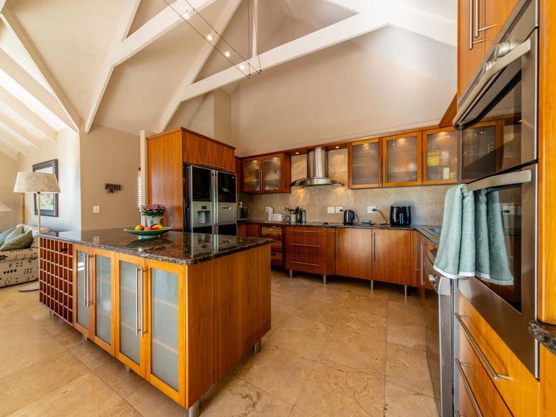 Spacious Furnished Apartment with Mountain Views in Stellenbosch - Photo 10