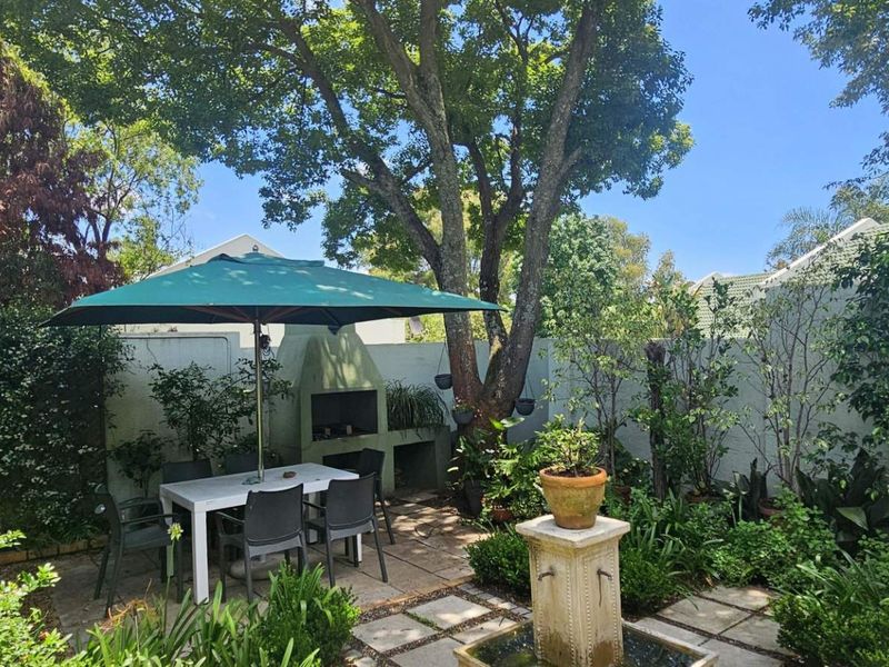 Start Fresh or Wind Down In This Private 2 Bed Paulshof Gem! - Photo 2