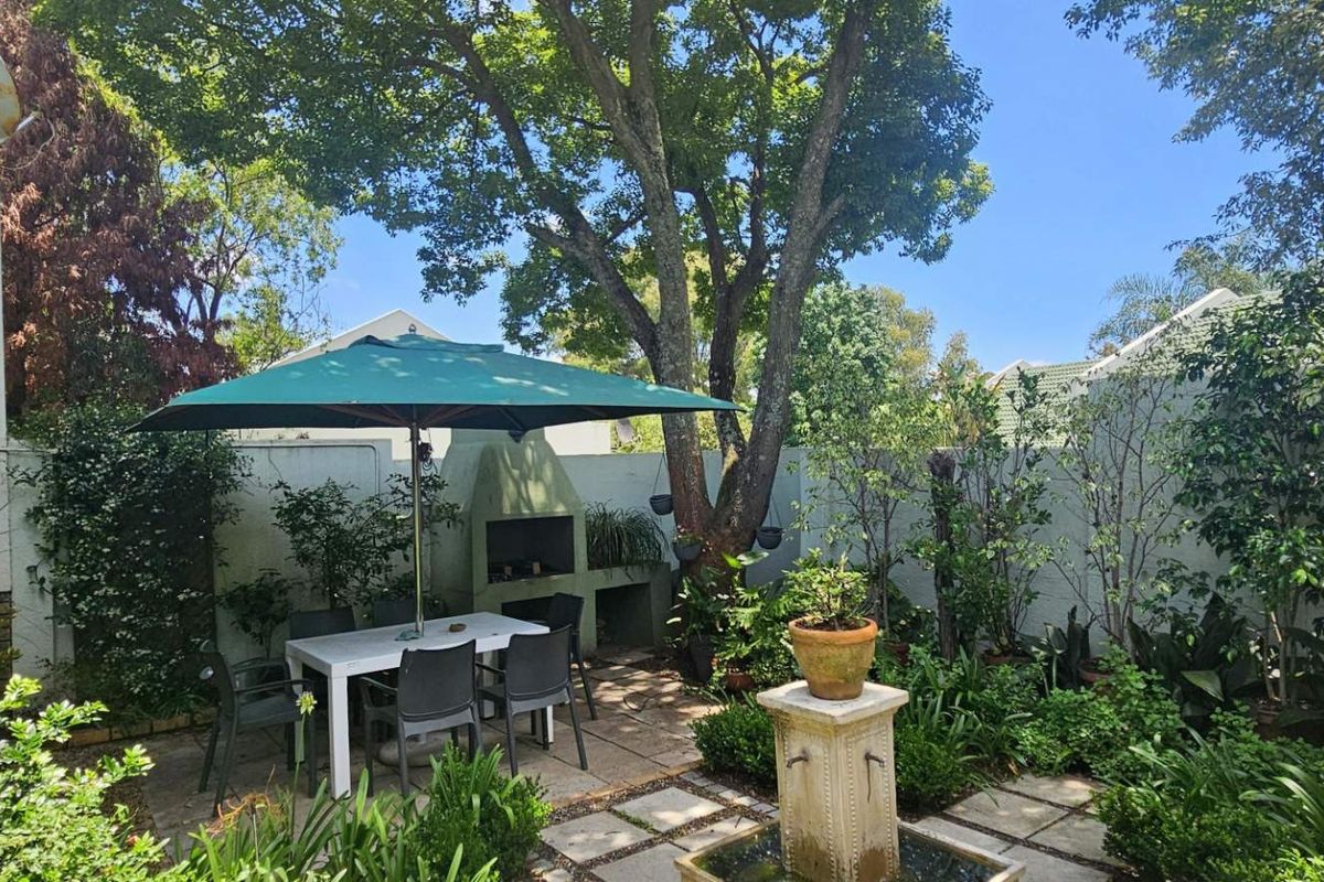 Start Fresh or Wind Down In This Private 2 Bed Paulshof Gem! - Photo 2