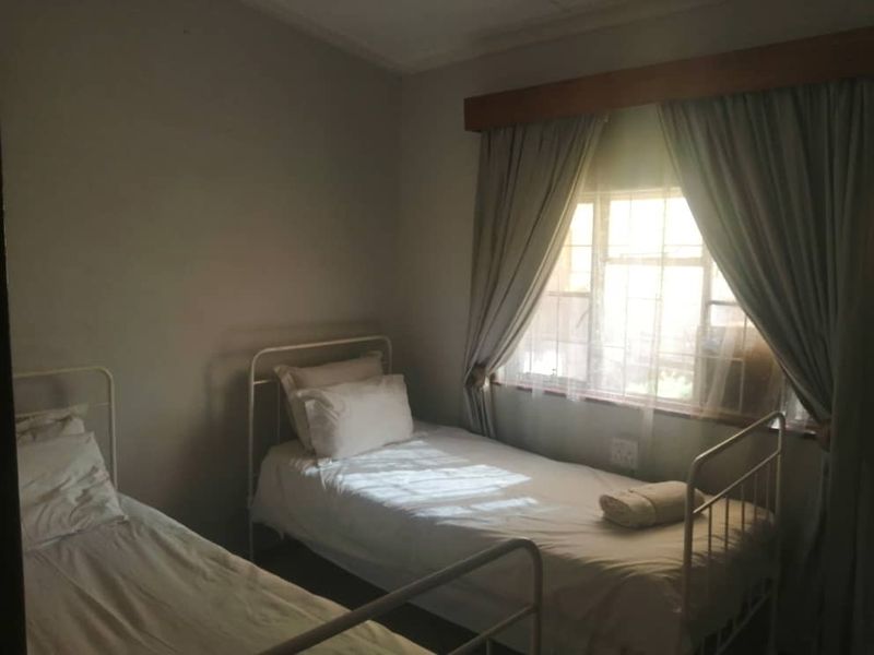 FOR SALE- 4 BEDROOM HOUSE IN OUTJO, NAMIBIA - Photo 6