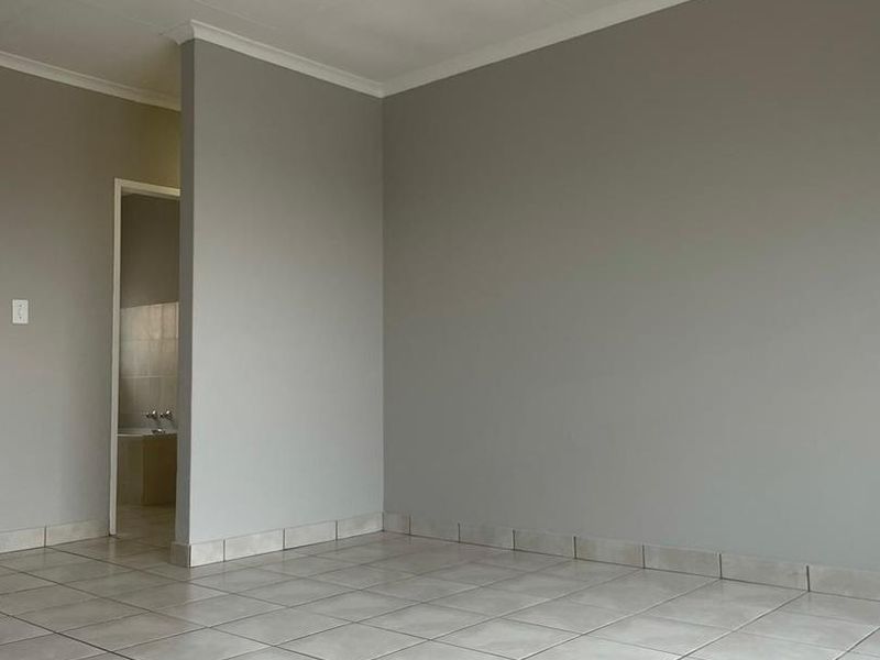 Stunning apartment with 2 beds and 2 bathrooms To Let in Little Falls - Photo 7