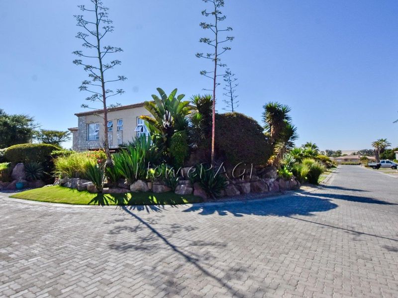 Rossmund, Swakopmund:  Spacious, UPMARKET 3 Bedr Townhouse is for Sale - Photo 2