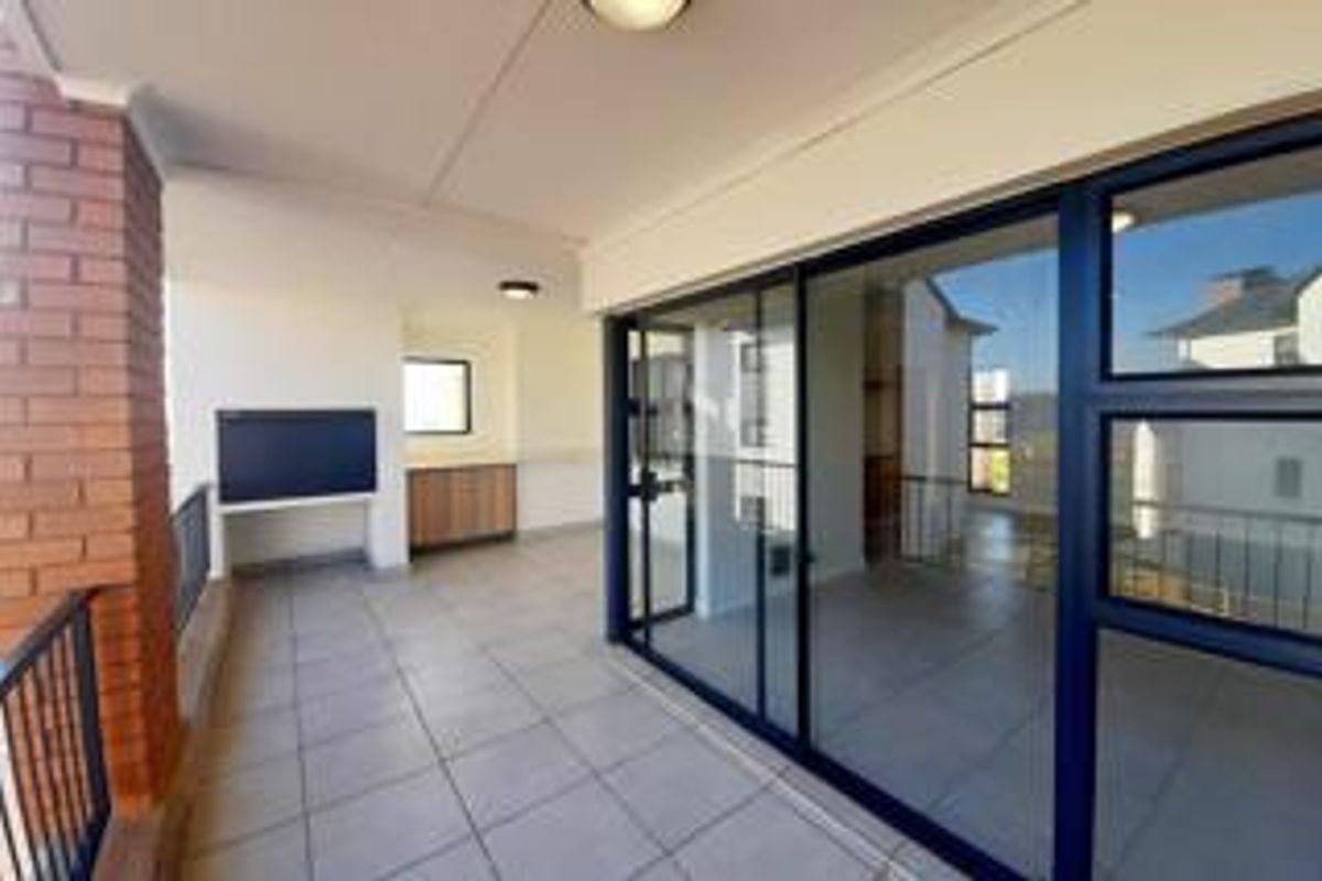 Modern 3 Bedroom Apartment to Let in Ballito - Photo 3