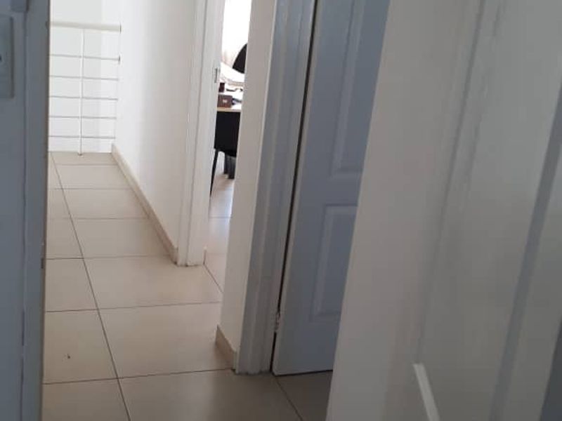 spacious townhouse - Photo 4
