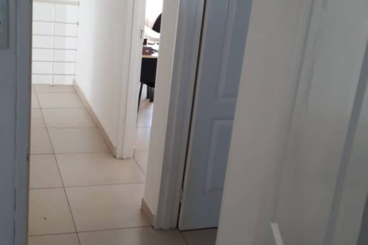 spacious townhouse - Photo 4