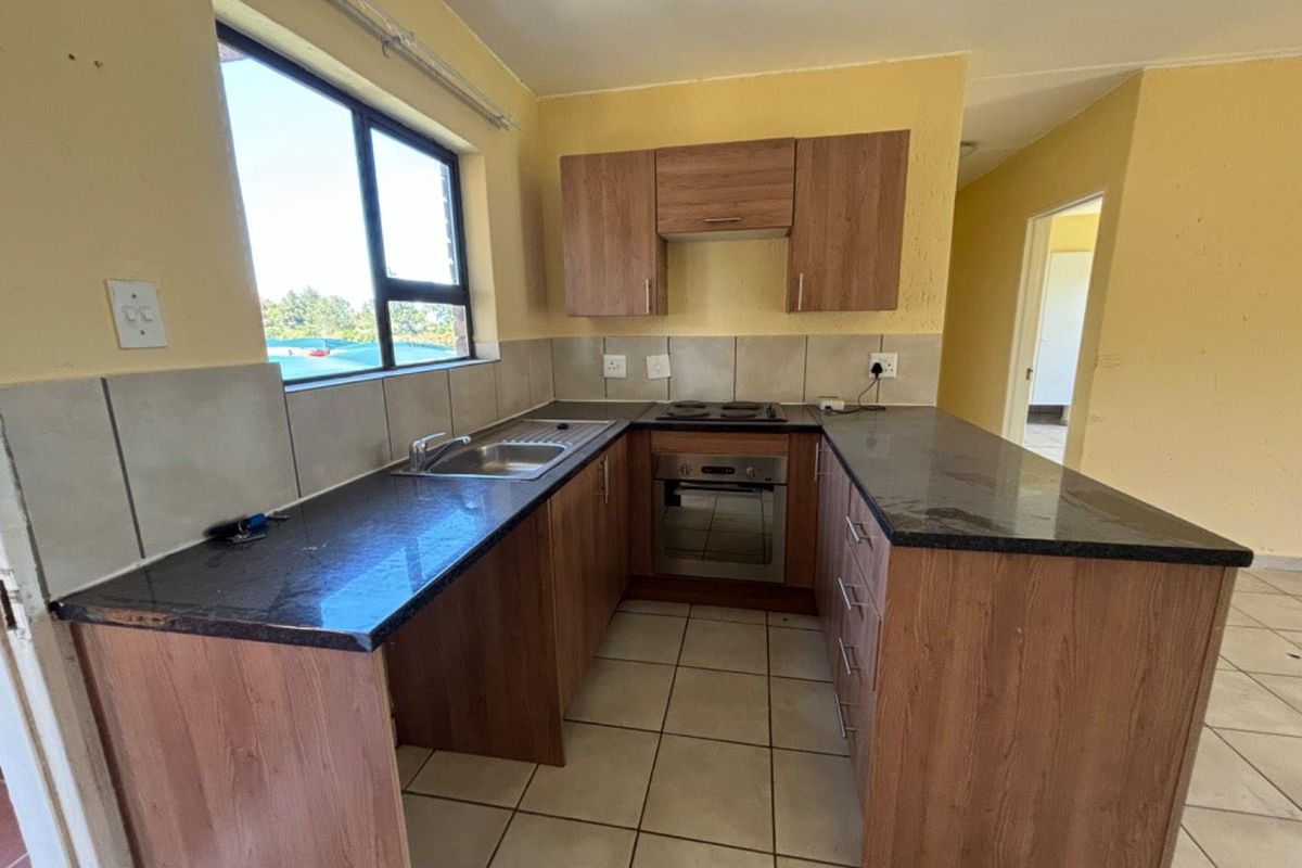 Bright & Beautiful 2-Bedroom, 2-Bathroom Apartment with Balcony - Photo 3