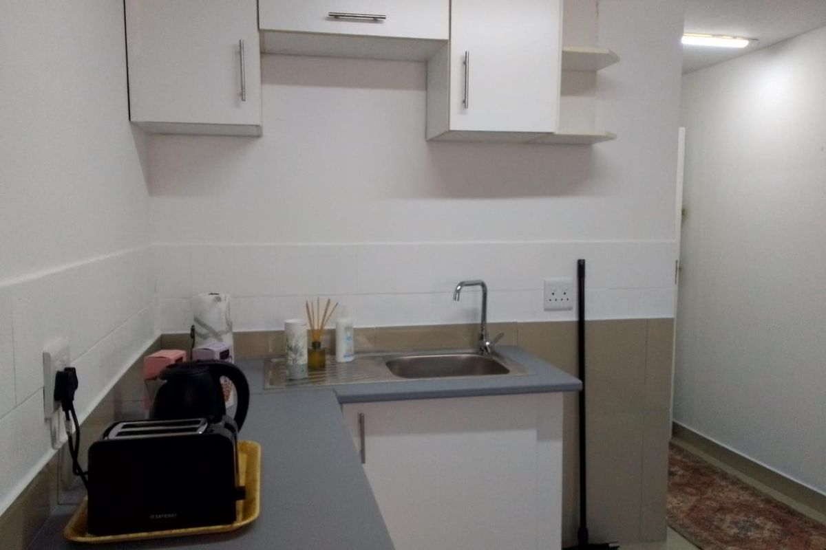 Bachelor flat for sale with harbour views. Ideal investment property that is situated in South Beach. - Photo 5