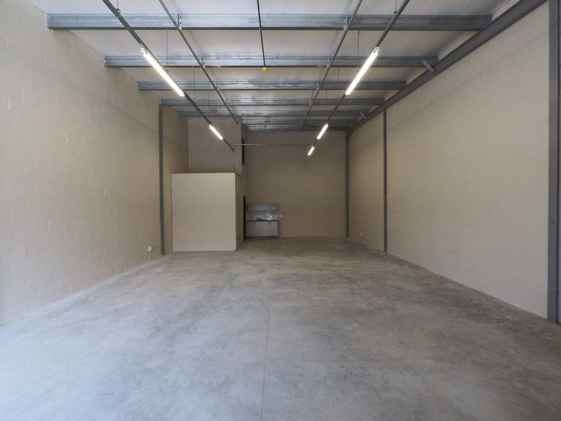 115sqm Warehouse space to let - Montague Gardens - Photo 4