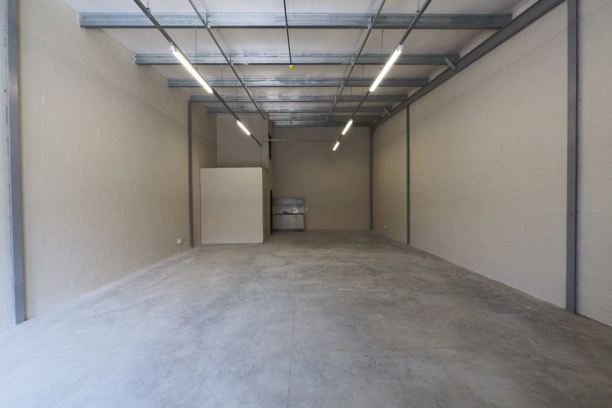 115sqm Warehouse space to let - Montague Gardens - Photo 4