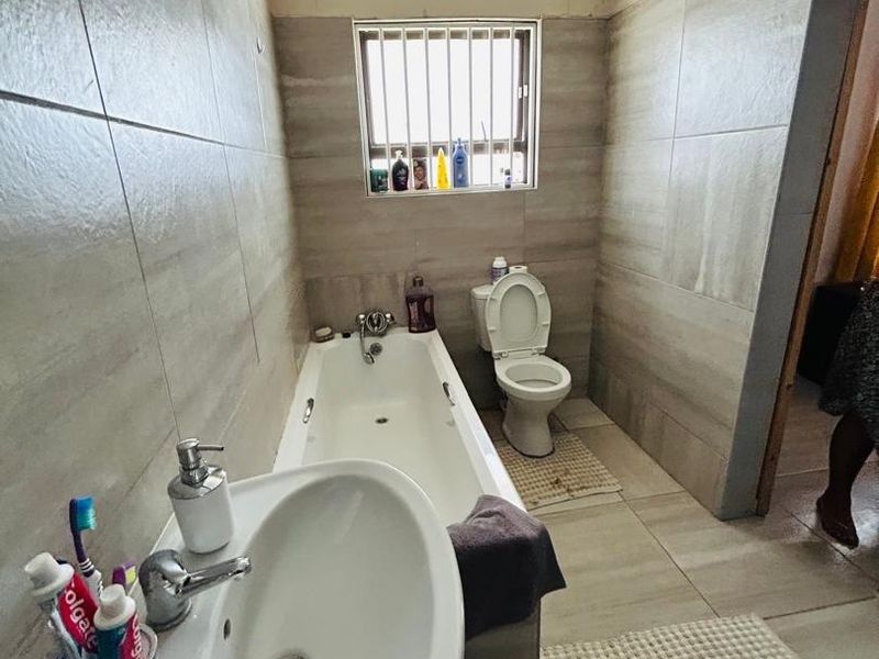 3 bedroom house in Okahandja Ext 6 - Photo 6