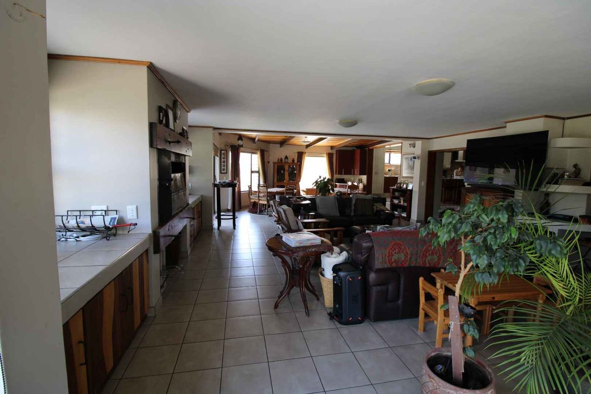 Area of high priced homes - Photo 3