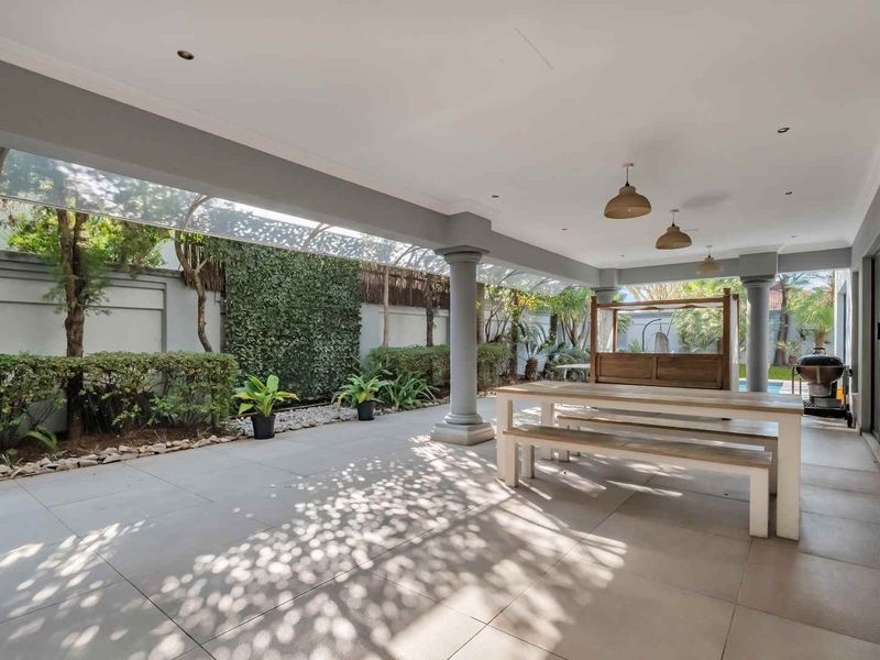 LARGE FAMILY HOME CLOSE TO GREEN BELT - Photo 6