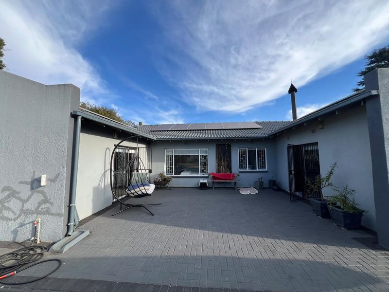 The Ultimate House Hack: Luxury 4-Bed Home + R18,000 Net Monthly Income! - Photo 10