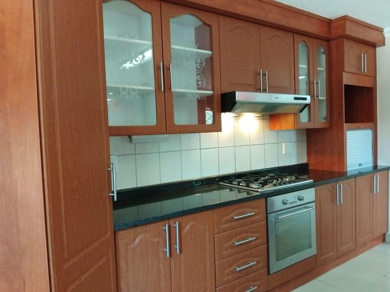 Exceptional Family Home with Stunning Views and Modern Comforts on the Garden Route - Photo 6