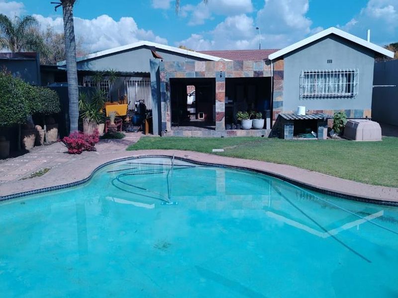 2 Homes, Huge Parking, Off Grid Water - DONT' MISS OUT... - Photo 1