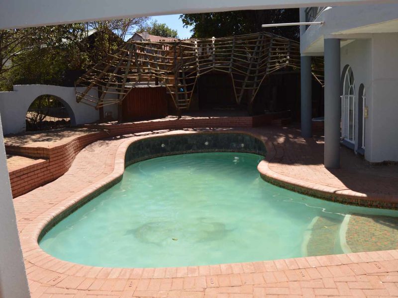 Modern 5 Bedroom Family Home For Sale  in Mulbarton. - Photo 4