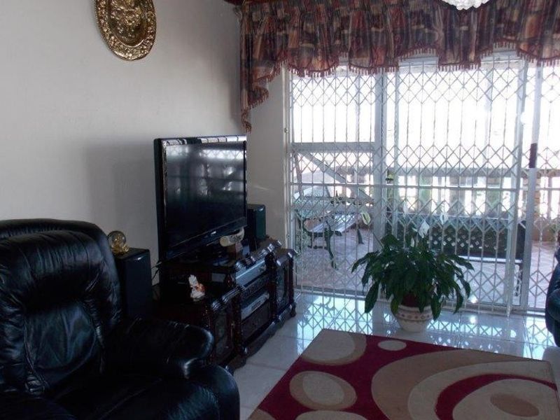 4 Bedroom House for sale in Westcliff - Photo 5