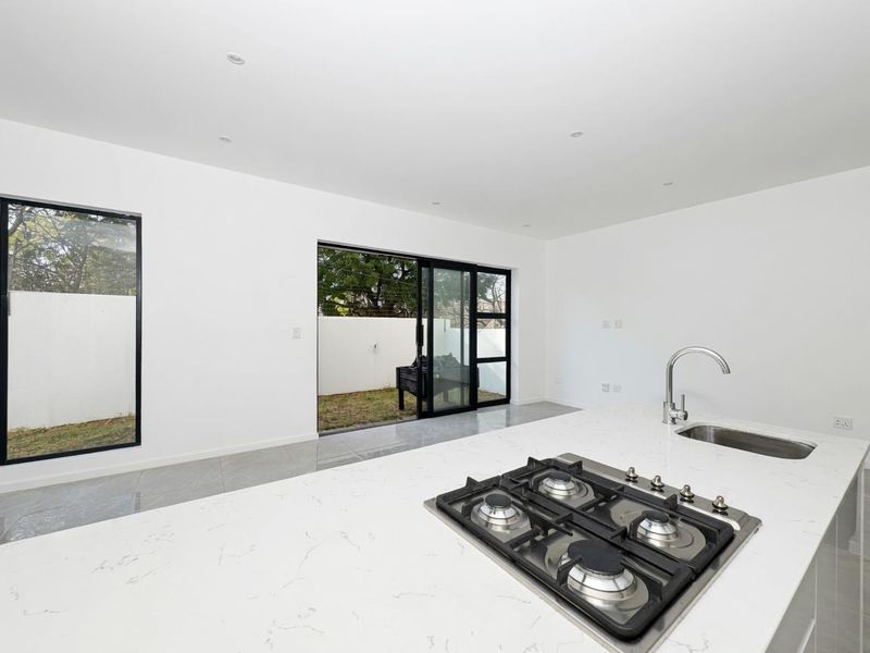 GORGEOUS SPACIOUS 3 BEDROOM HOME FOR SALE IN BRYANSTON - Photo 3