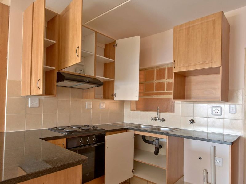 Load Shedding Free Living - The Ideal Lock Up and Go Home! - Photo 2