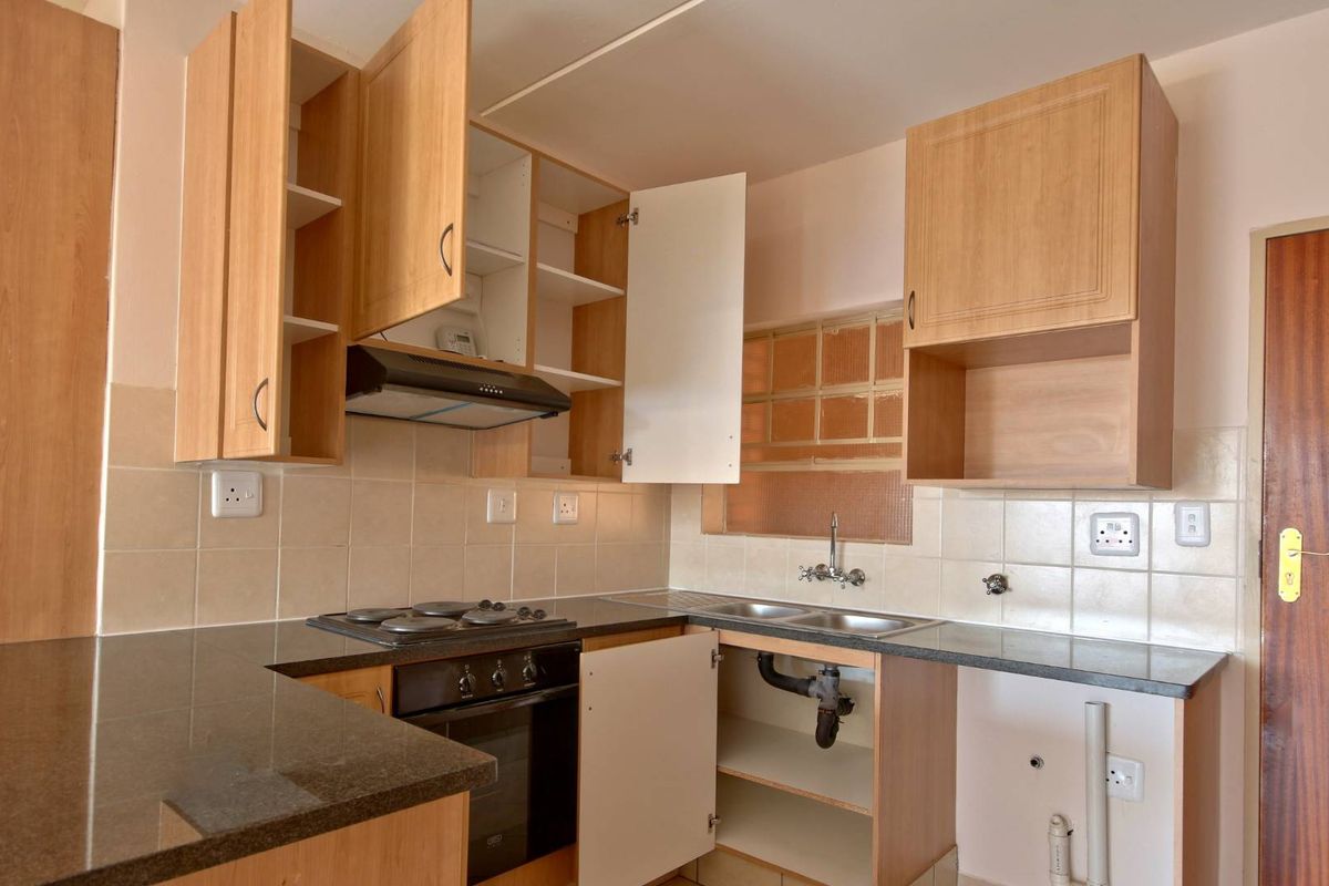 Load Shedding Free Living - The Ideal Lock Up and Go Home! - Photo 2
