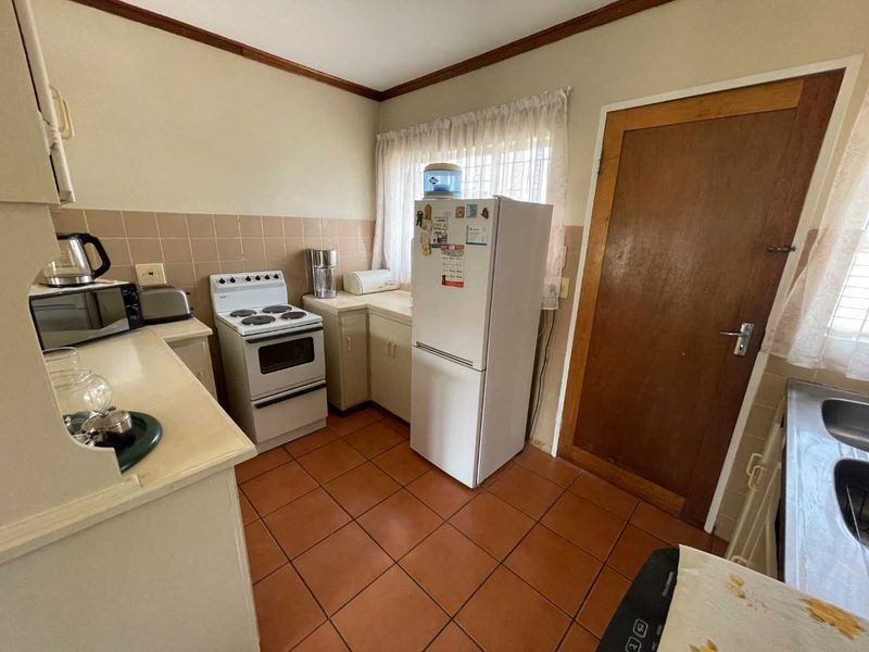 Pristine 2-Bedroom Townhouse in a Peaceful Complex - Photo 4