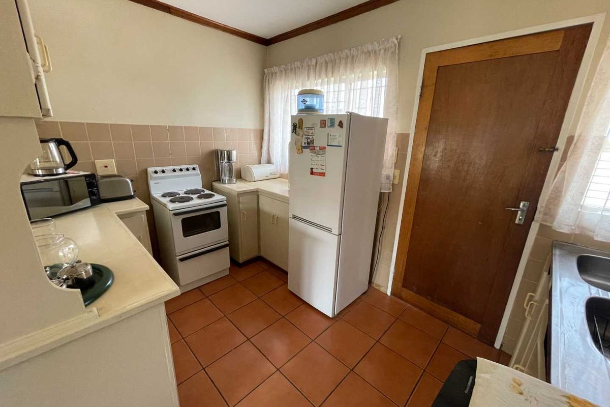 Pristine 2-Bedroom Townhouse in a Peaceful Complex - Photo 4