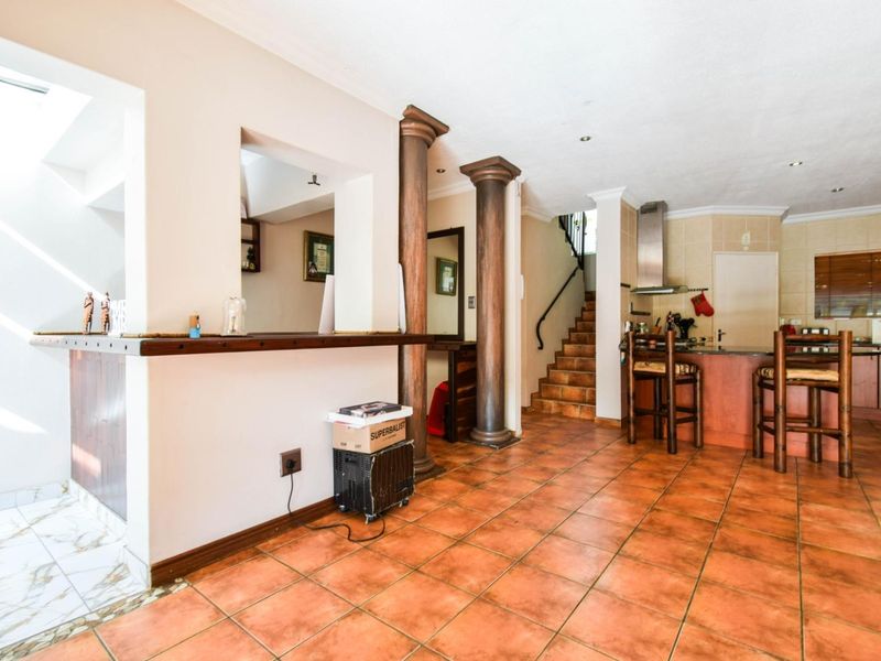 Spacious Family Home in Secure Estate | 4 Bed | 2 Bath | Double Garage - Photo 3