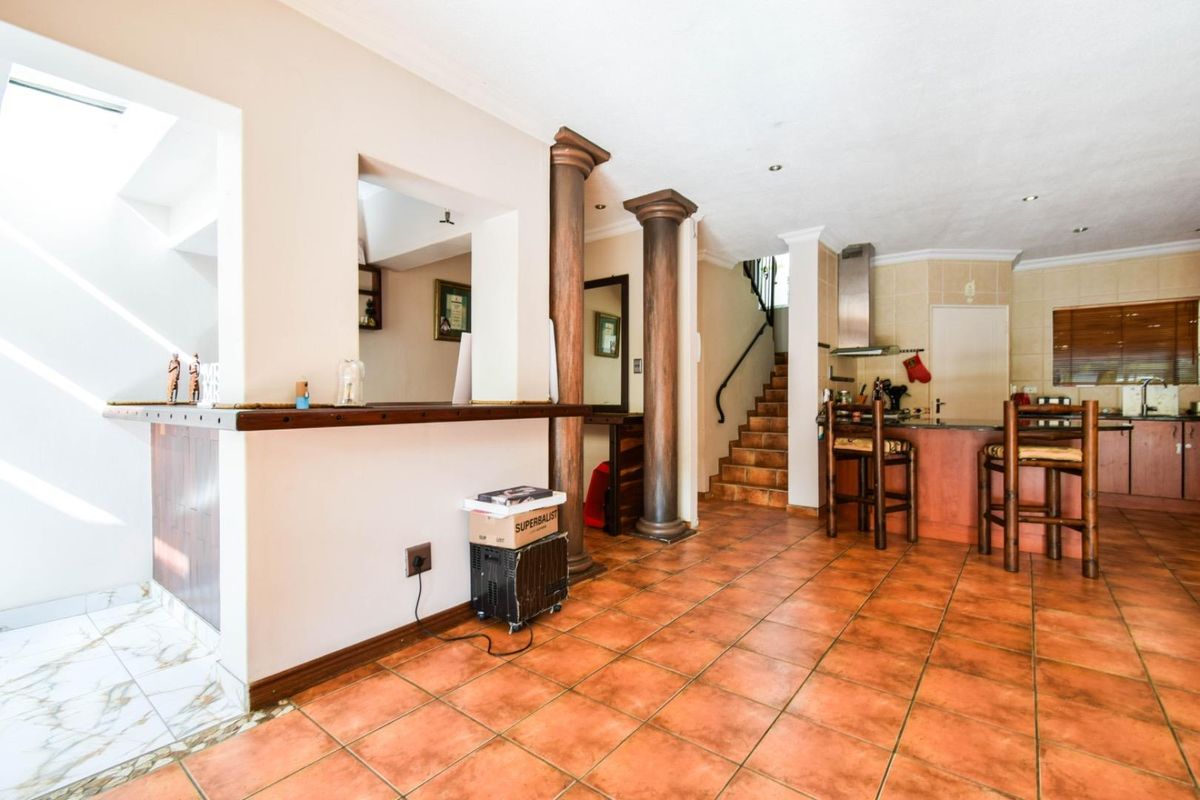 Spacious Family Home in Secure Estate | 4 Bed | 2 Bath | Double Garage - Photo 3