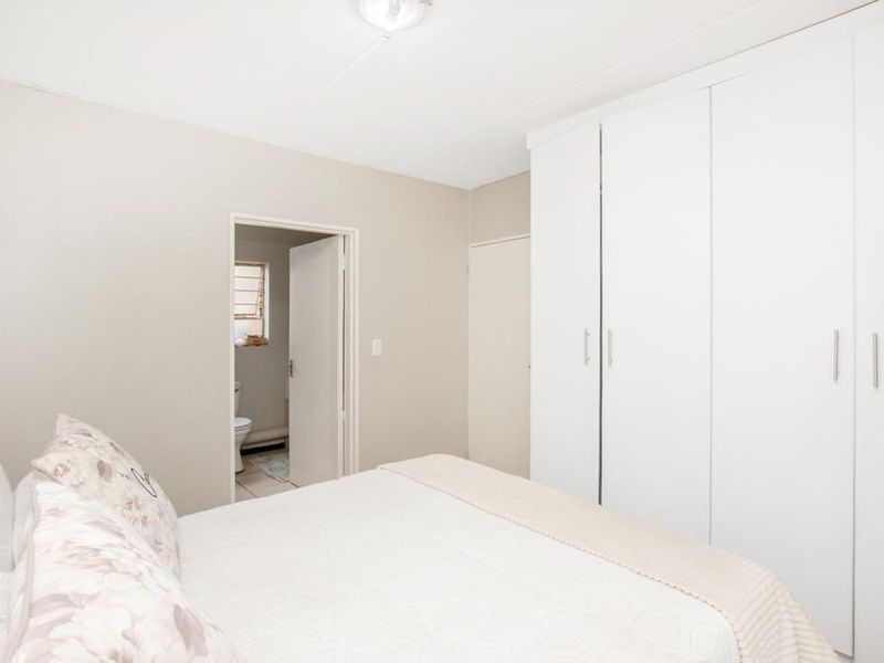 Neat 2 bedroom 2 bathroom unit for sale in Honey Park Roodepoort - Photo 8