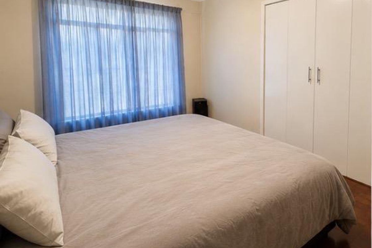 Perfectly Positioned 3-Bedroom Simplex with Private Yard & Parking - Photo 3