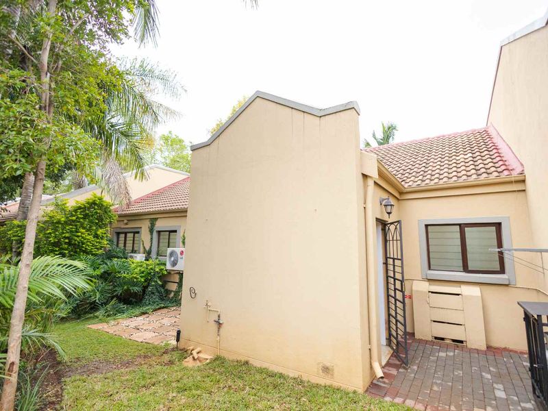 Newly Renovated 3 Bedroom Within Lifestyle Estate - Photo 4