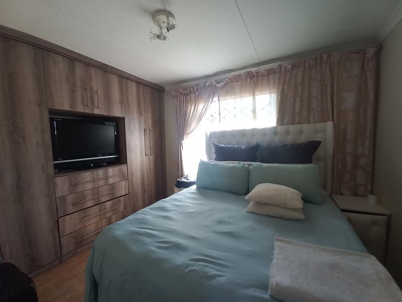 A MODERN HOUSE - Photo 6